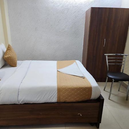 Hotel Cozy Cave New Delhi Extérieur photo