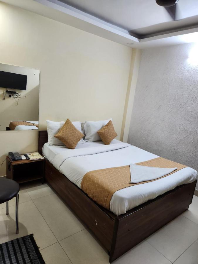 Hotel Cozy Cave New Delhi Extérieur photo