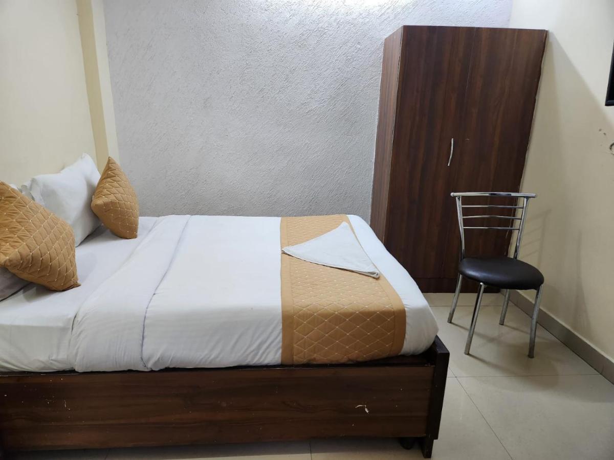 Hotel Cozy Cave New Delhi Extérieur photo