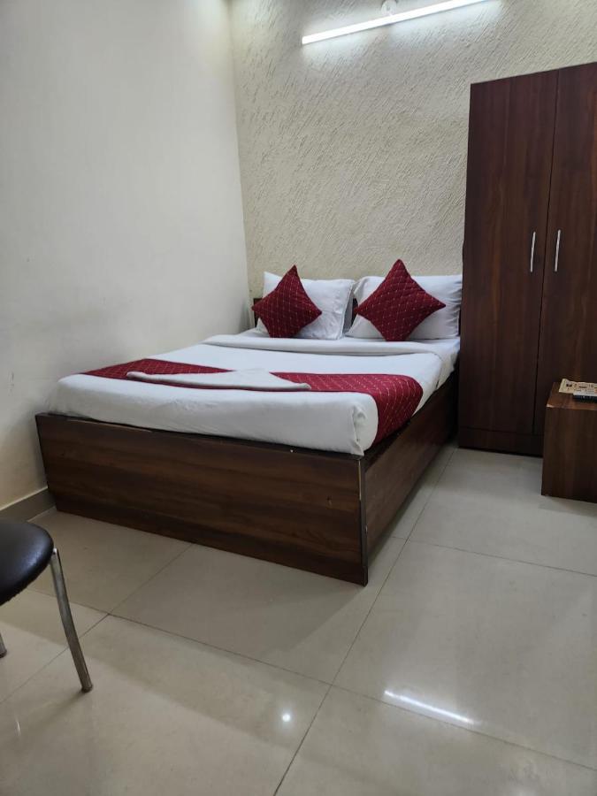 Hotel Cozy Cave New Delhi Extérieur photo