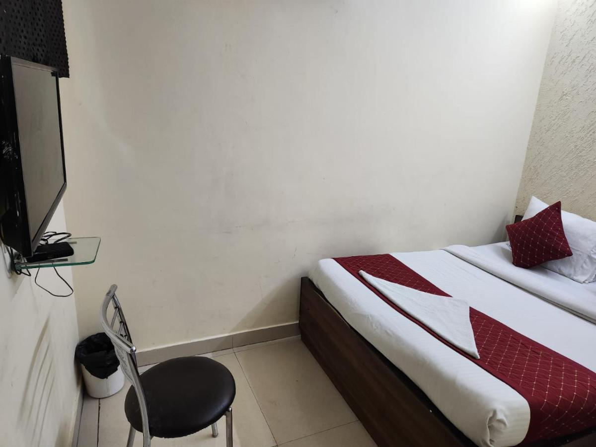 Hotel Cozy Cave New Delhi Extérieur photo