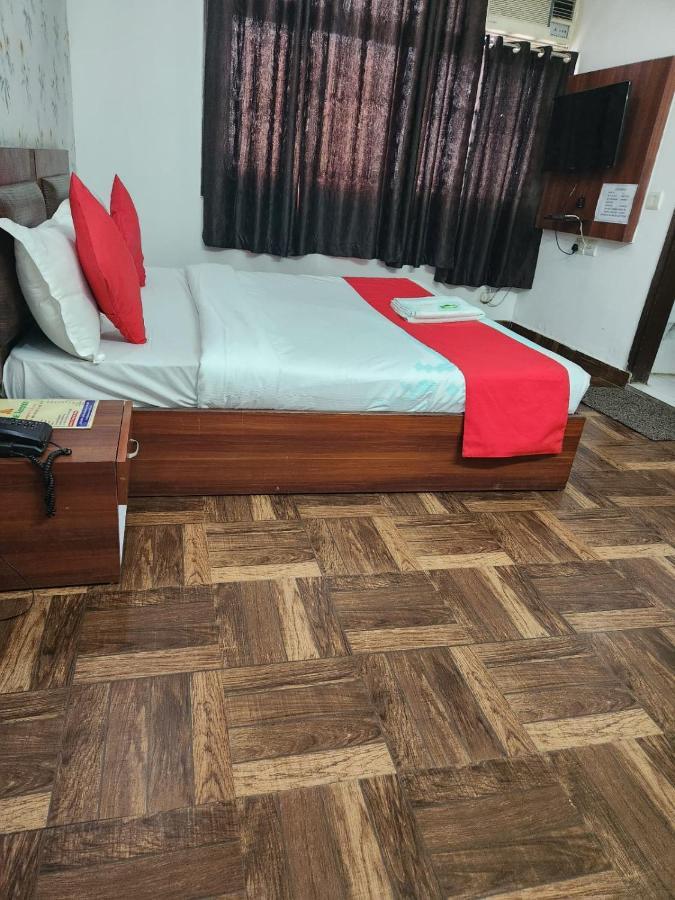 Hotel Cozy Cave New Delhi Extérieur photo