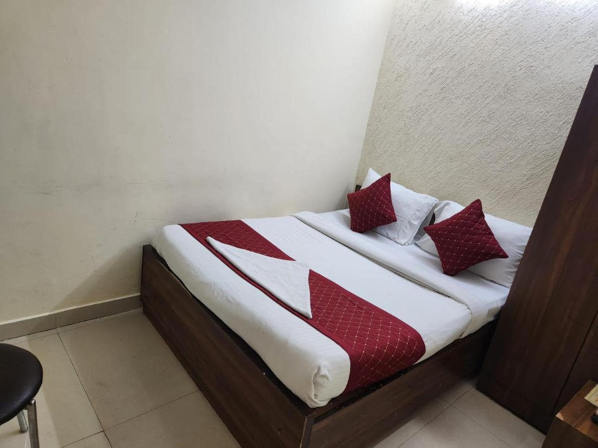 Hotel Cozy Cave New Delhi Extérieur photo
