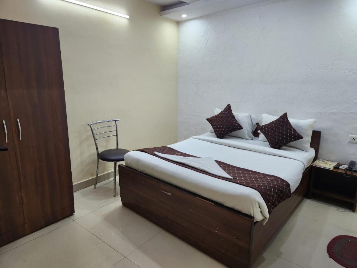 Hotel Cozy Cave New Delhi Extérieur photo