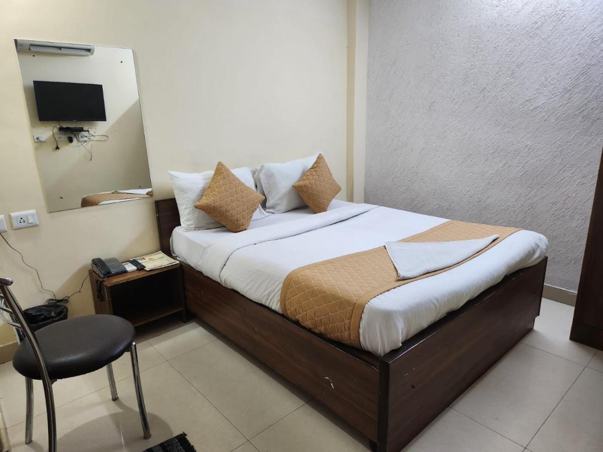 Hotel Cozy Cave New Delhi Extérieur photo