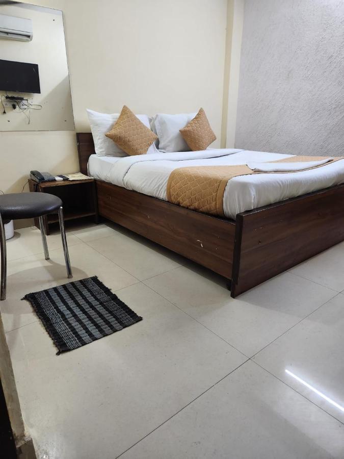 Hotel Cozy Cave New Delhi Extérieur photo
