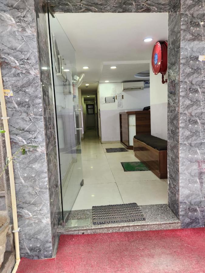 Hotel Cozy Cave New Delhi Extérieur photo